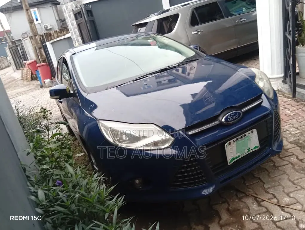 Ford Focus S Sedan FWD (2.0L 4cyl 5M) 2013 Blue