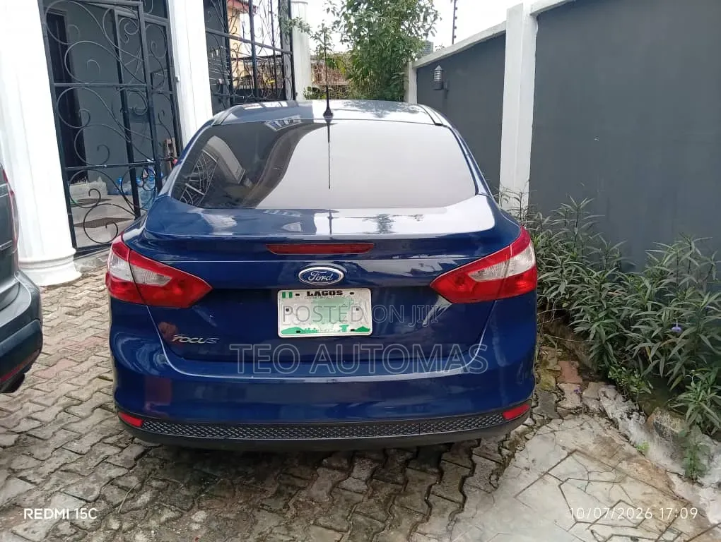 Ford Focus S Sedan FWD (2.0L 4cyl 5M) 2013 Blue