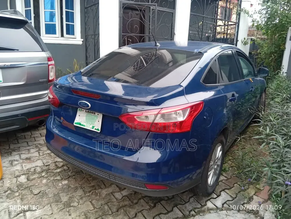 Ford Focus S Sedan FWD (2.0L 4cyl 5M) 2013 Blue
