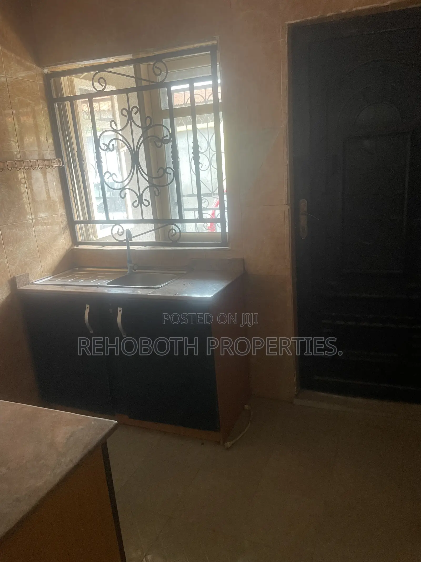 3bdrm Bungalow in Adeyemi Screcent, Akala Express for rent