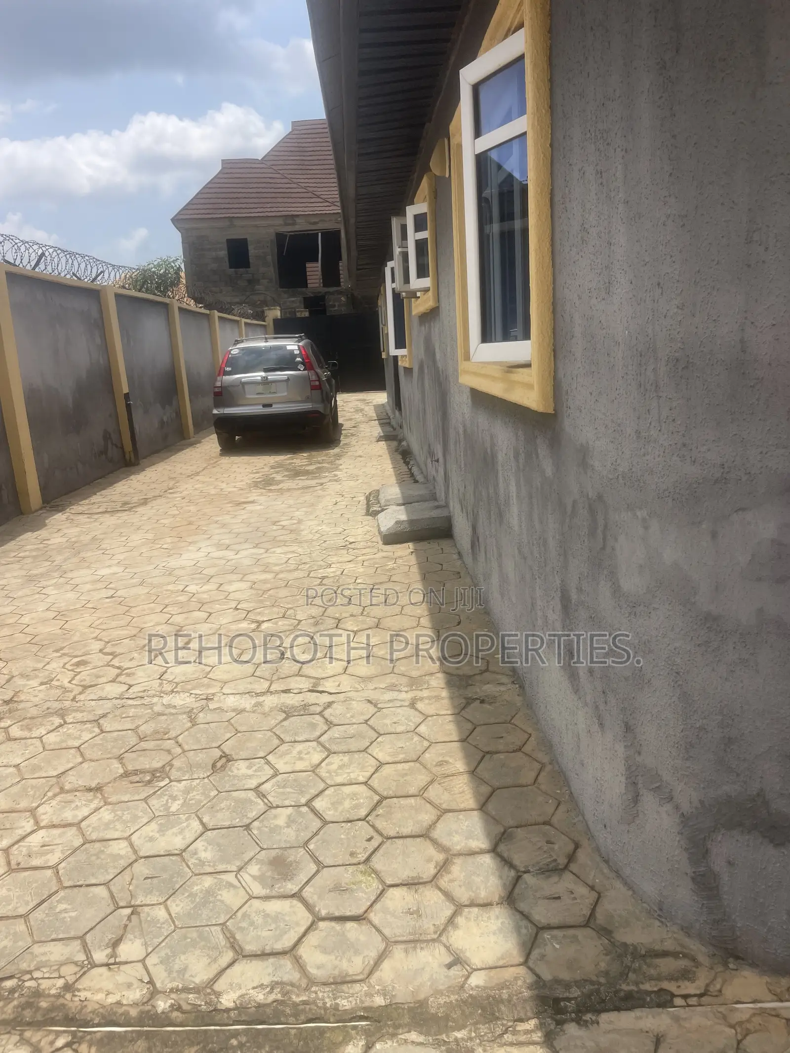 3bdrm Bungalow in Adeyemi Screcent, Akala Express for rent
