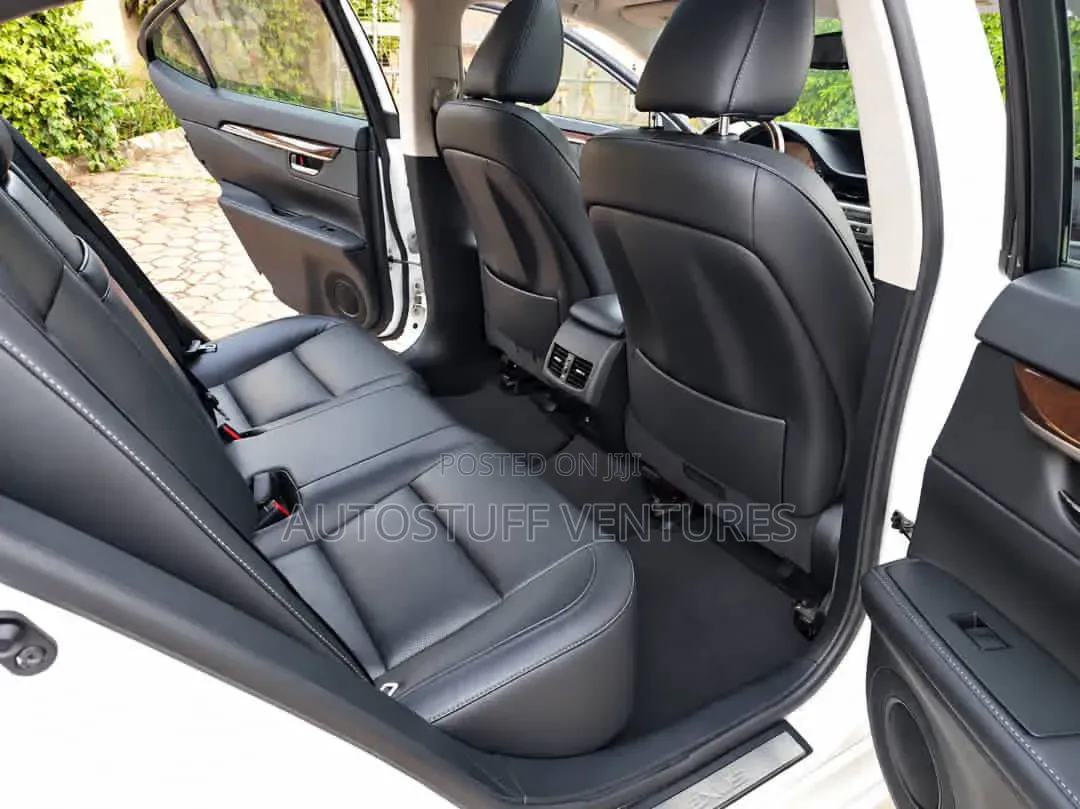 Lexus ES 350 FWD 2015 White