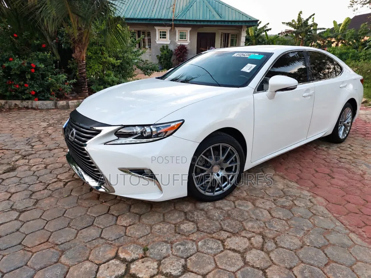 Lexus ES 350 FWD 2015 White