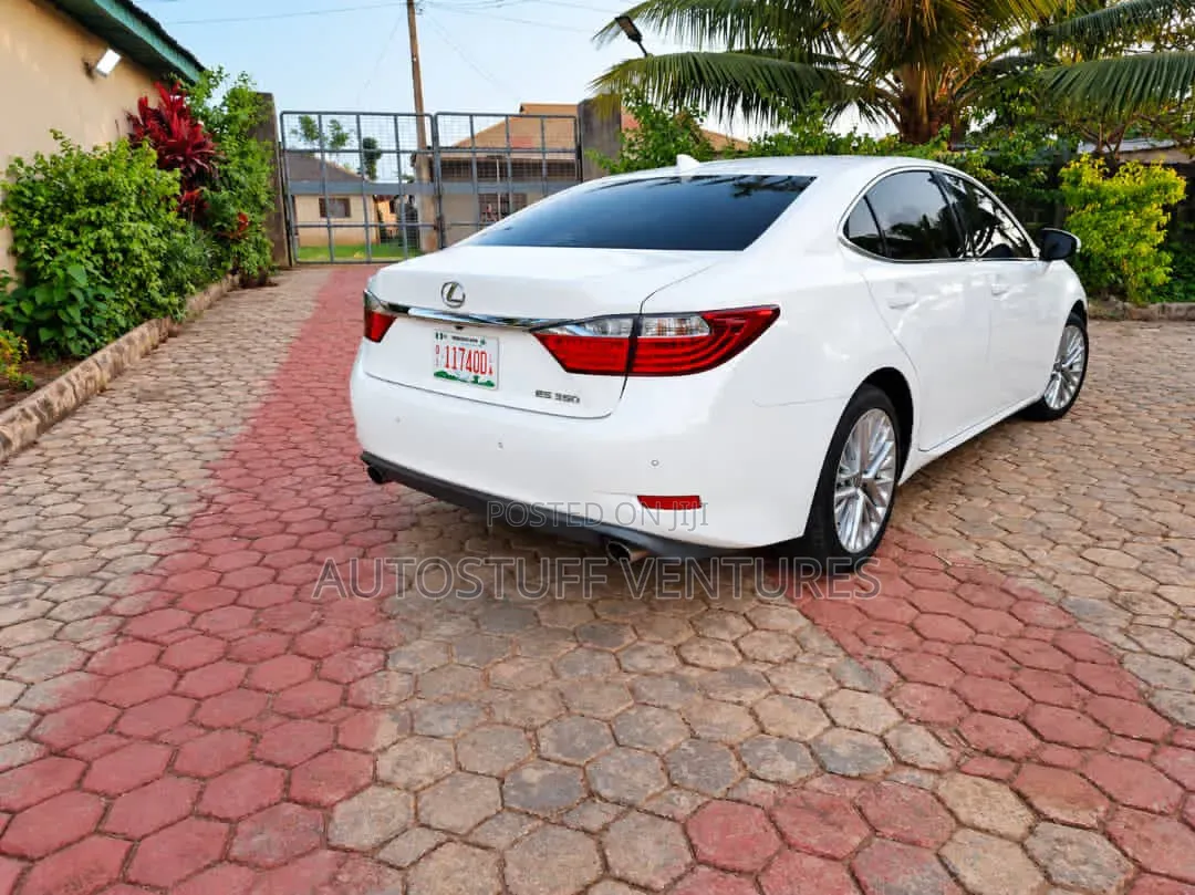 Lexus ES 350 FWD 2015 White