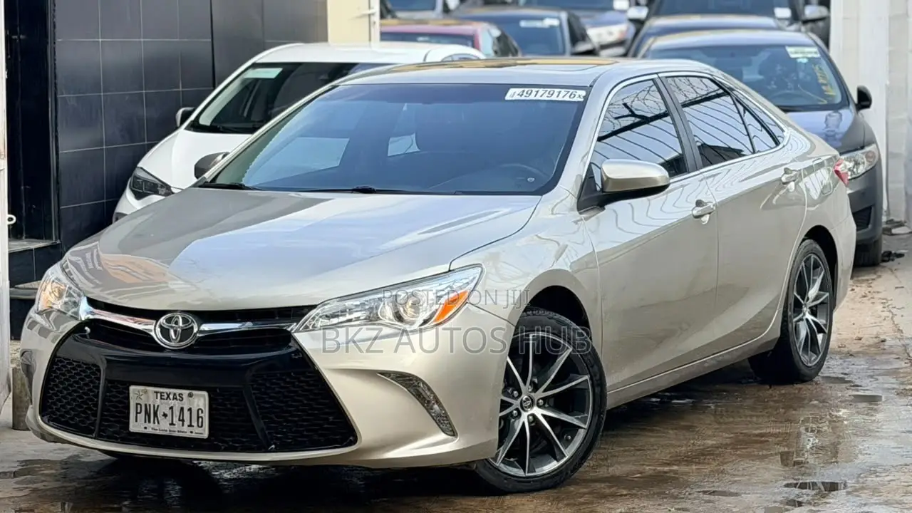 Toyota Camry XSE 4dr Sedan (3.5L 6cyl 6A) 2015 Gold