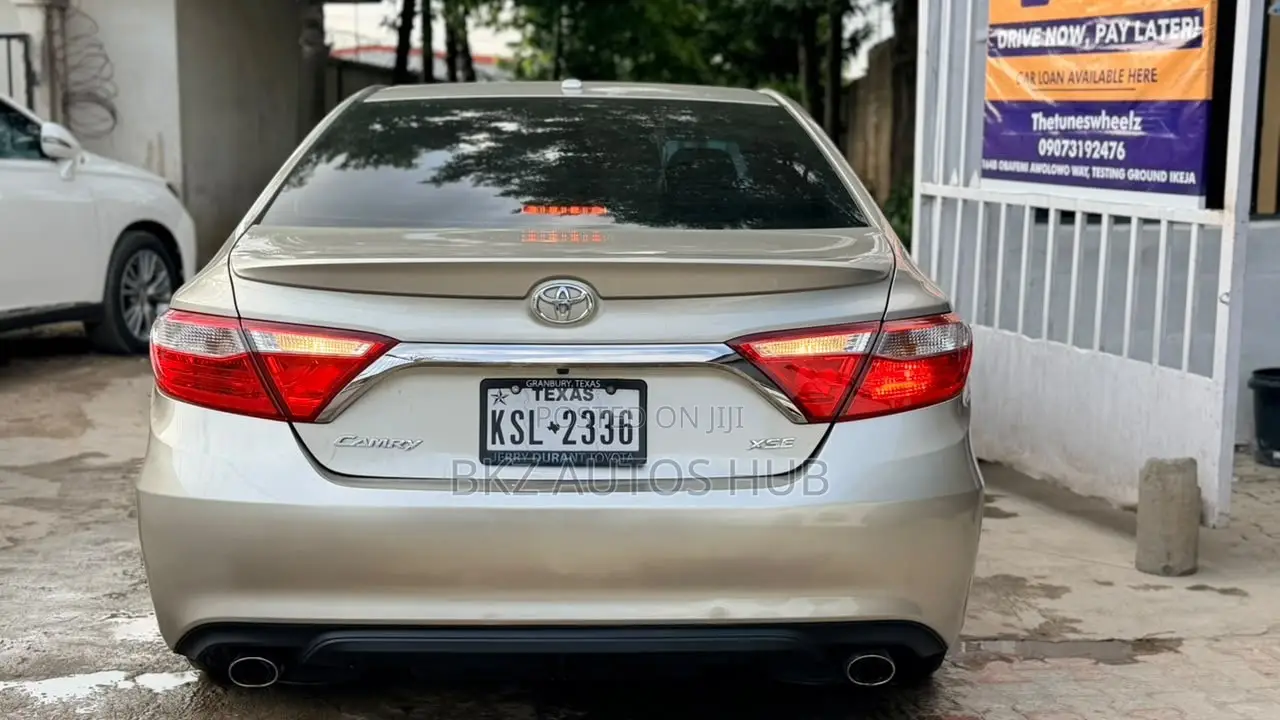 Toyota Camry XSE 4dr Sedan (3.5L 6cyl 6A) 2015 Gold