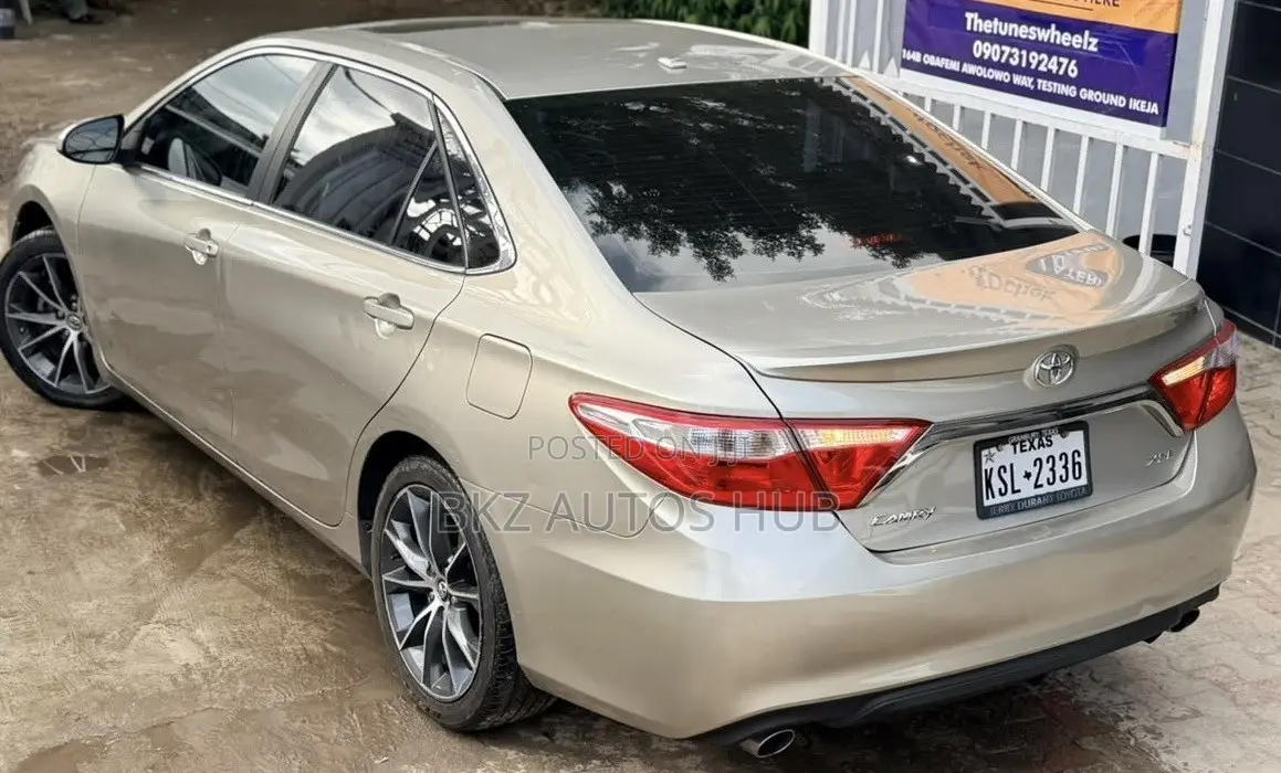Toyota Camry XSE 4dr Sedan (3.5L 6cyl 6A) 2015 Gold