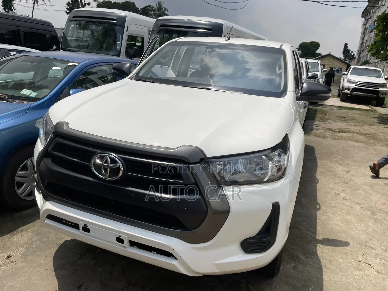 Toyota Hilux 2022 White