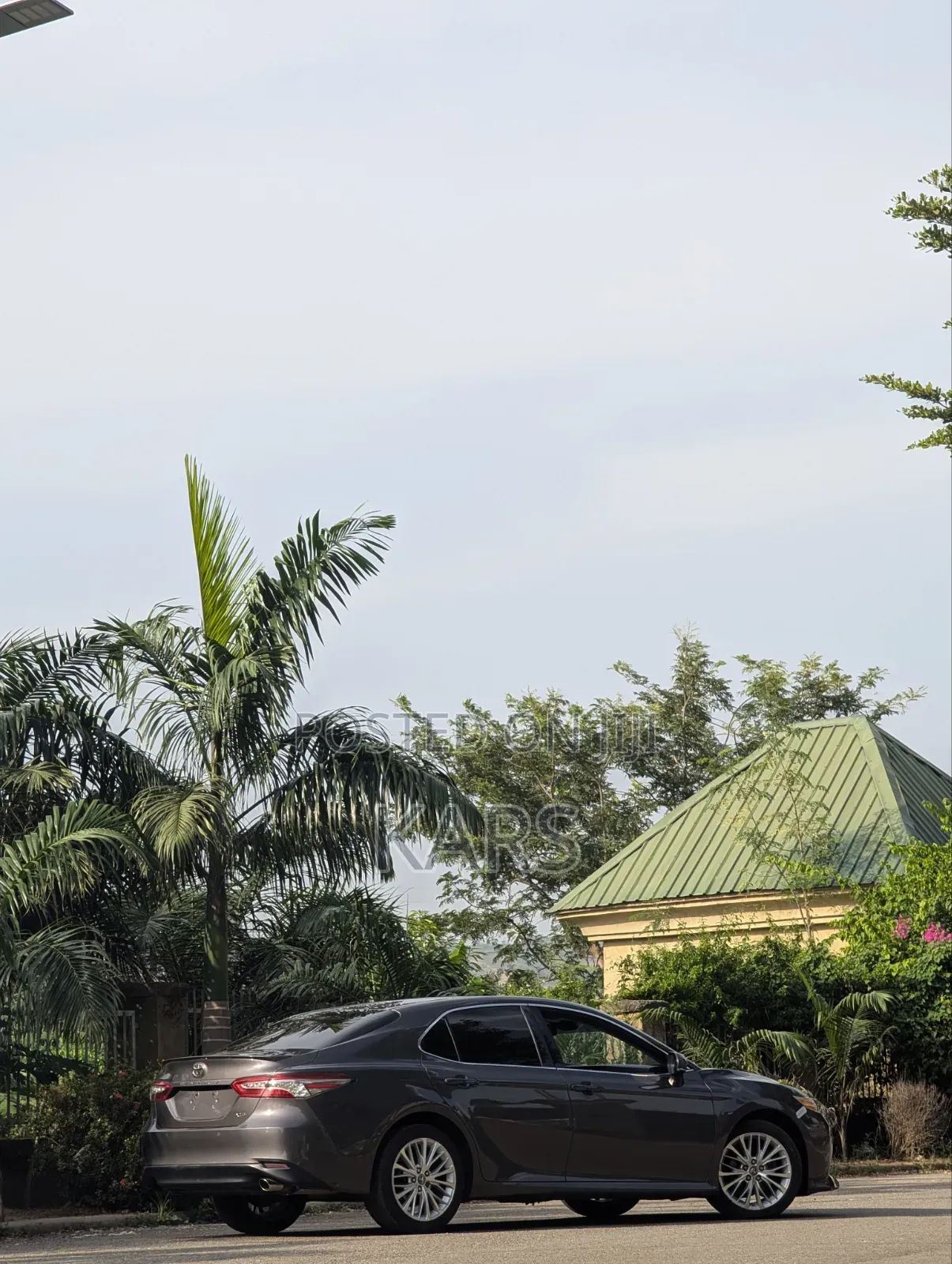 Toyota Camry XLE FWD (2.5L 4cyl 8AM) 2018 Gray