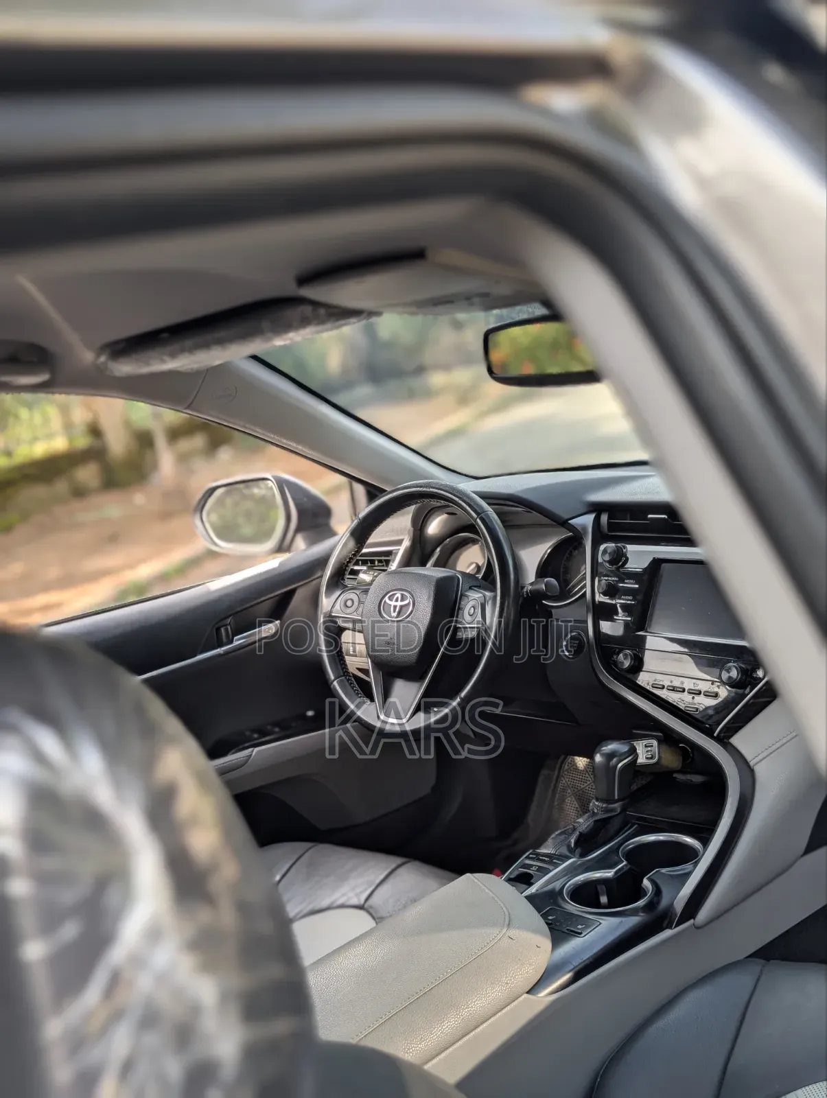 Toyota Camry XLE FWD (2.5L 4cyl 8AM) 2018 Gray