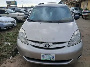 Toyota Sienna 2008 Gold
