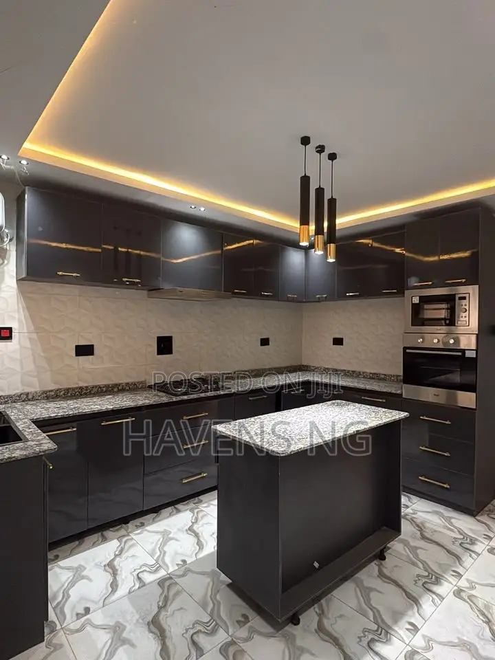 4bdrm Duplex in Jericho for sale