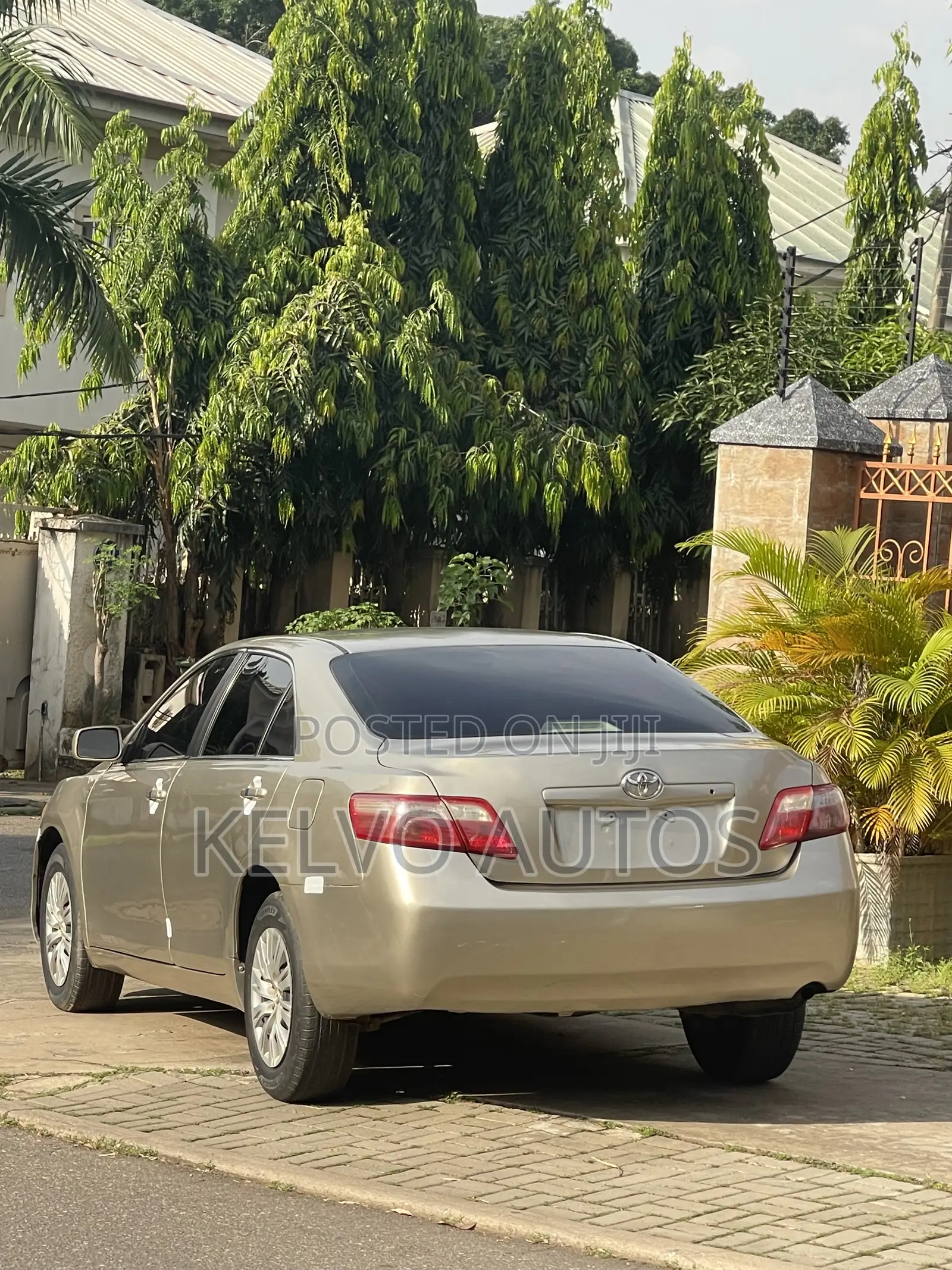 Toyota Camry 2009 Gold