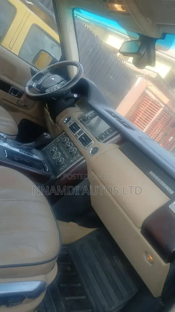 Land Rover Range Rover Vogue 2011 Black