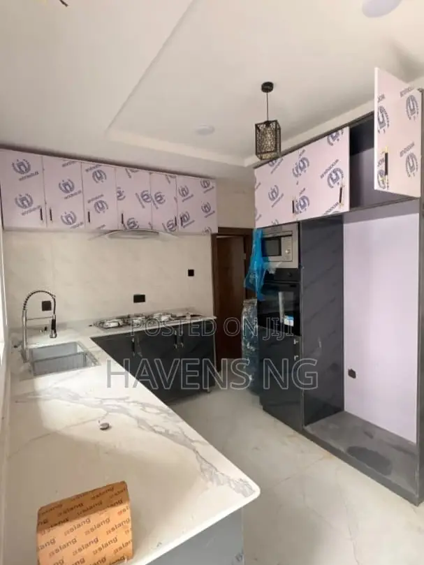 4bdrm Duplex in Basorun for sale