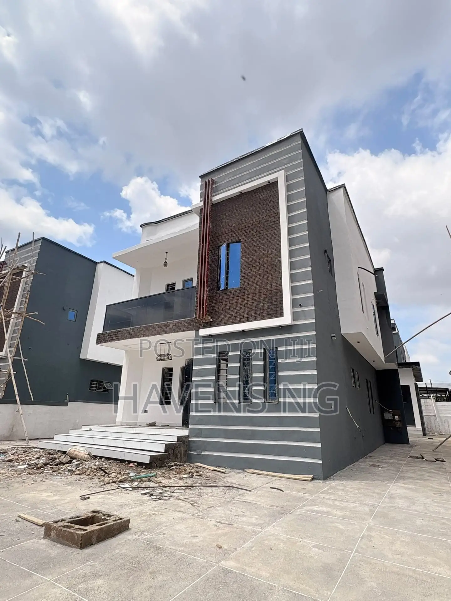 4bdrm Duplex in Basorun for sale
