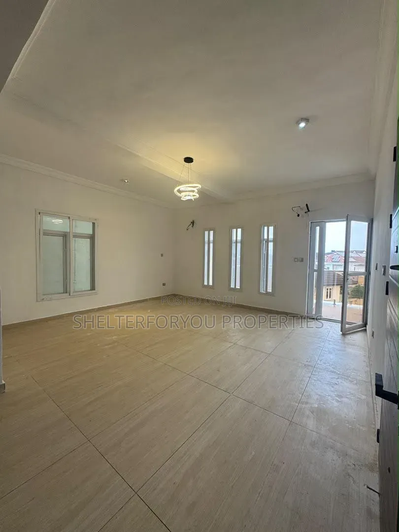 2bdrm Maisonette in Lekki Phase 1 for sale