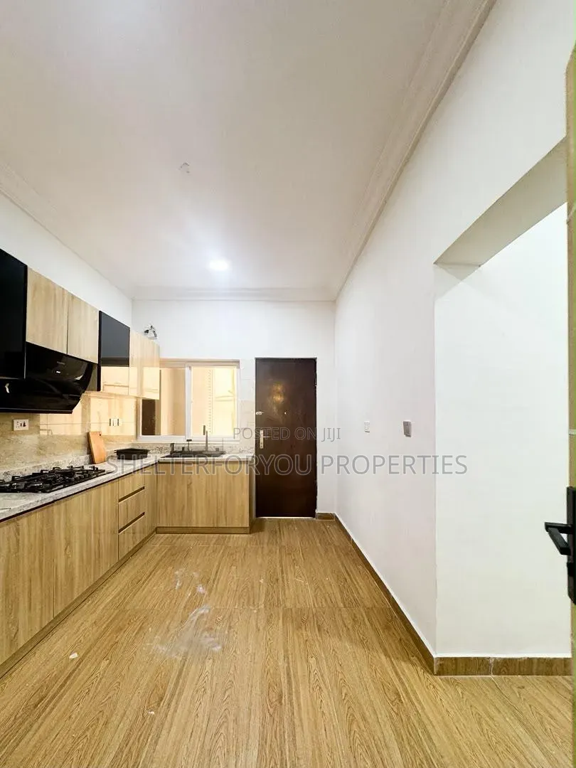 2bdrm Maisonette in Lekki Phase 1 for sale