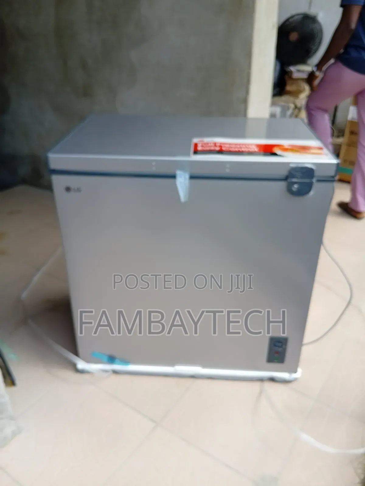 Sturdy LG FRZ205BQCF 194L Deep Freezer
