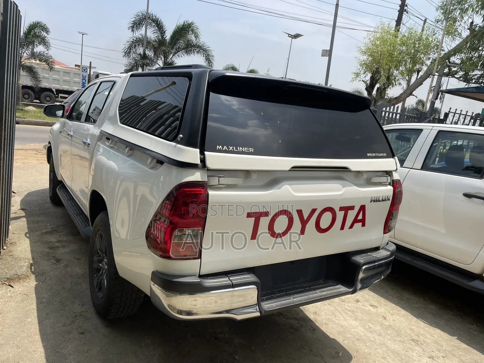 Toyota Hilux 2023 White