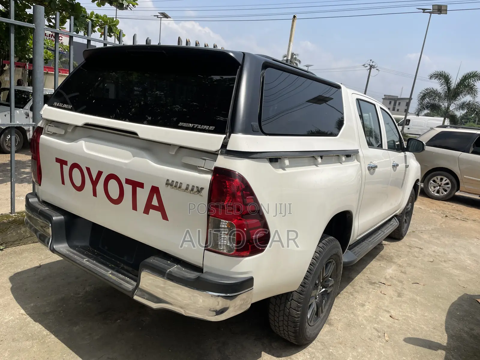 Toyota Hilux 2023 White