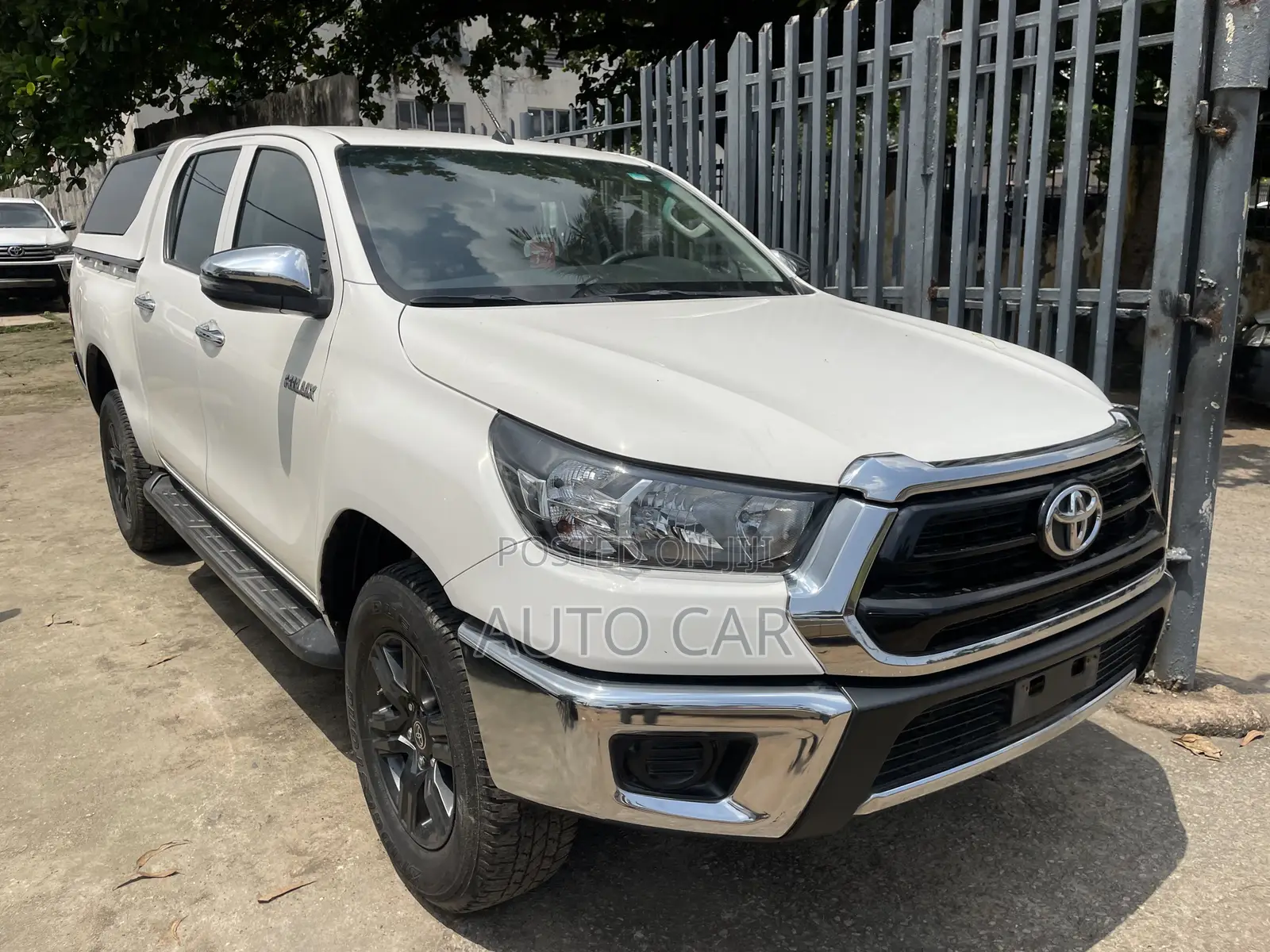 Toyota Hilux 2023 White