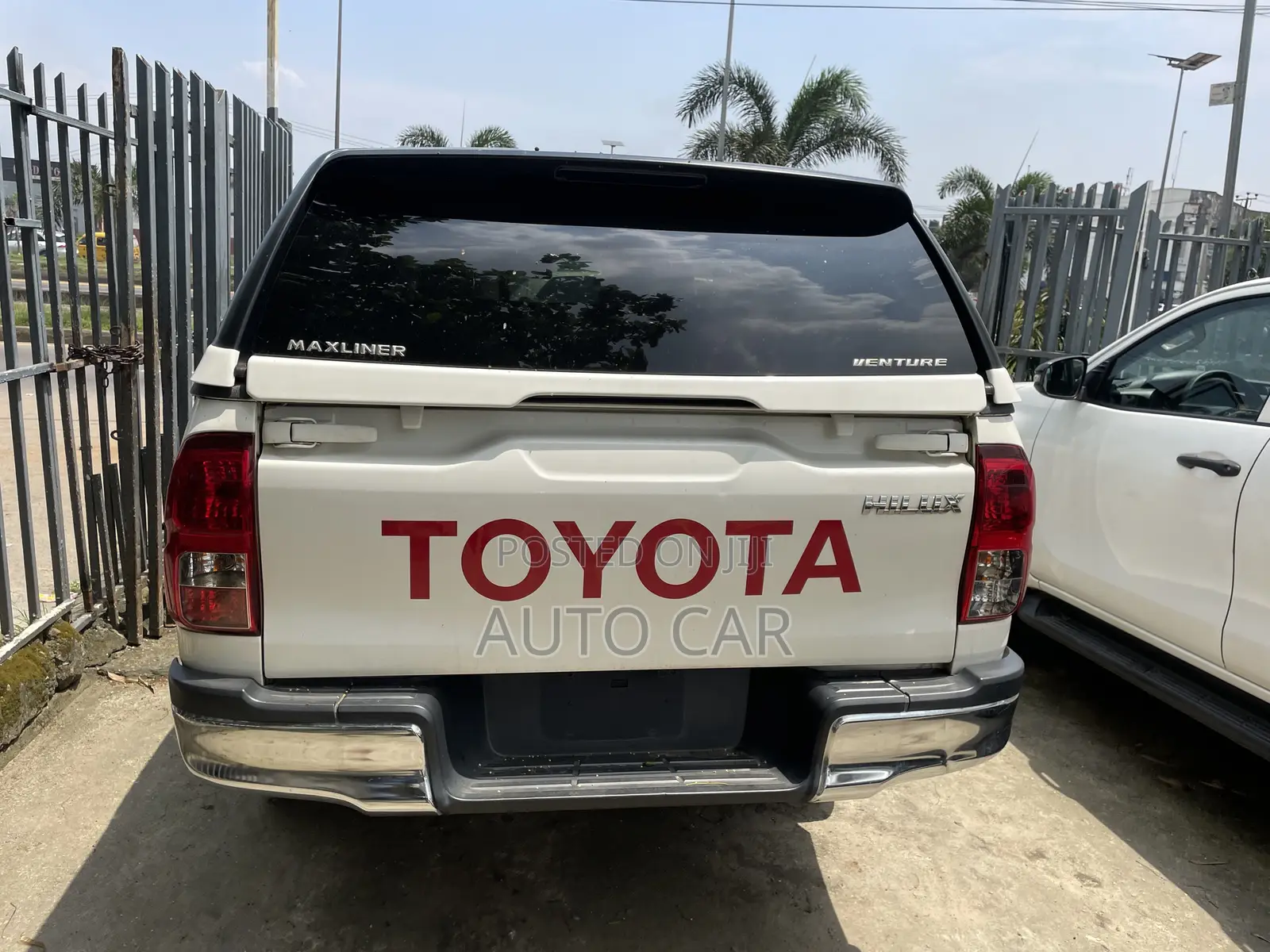 Toyota Hilux 2023 White