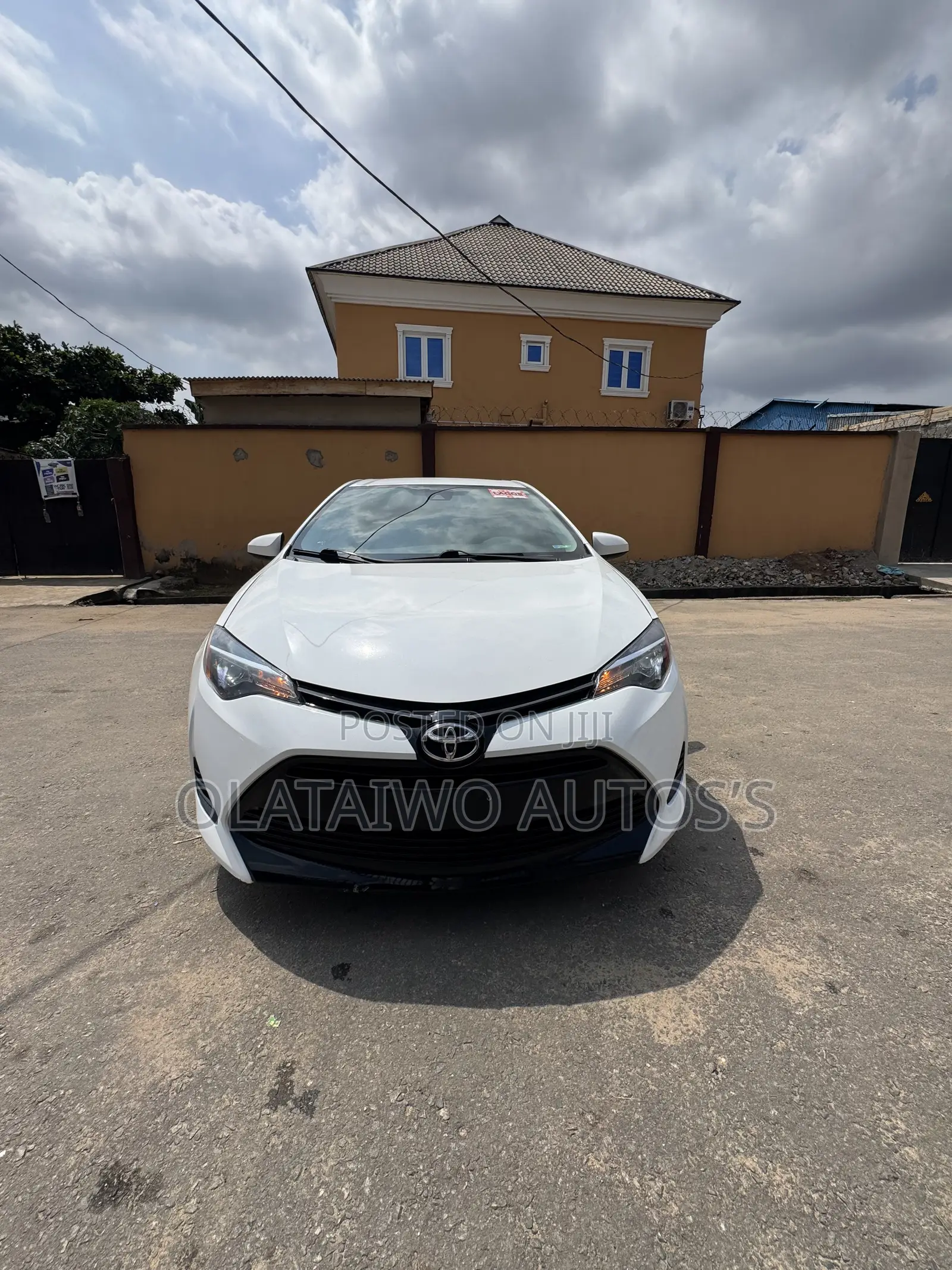 Toyota Corolla LE ECO 4dr Sedan (1.8L 4cyl CVT) 2017 White