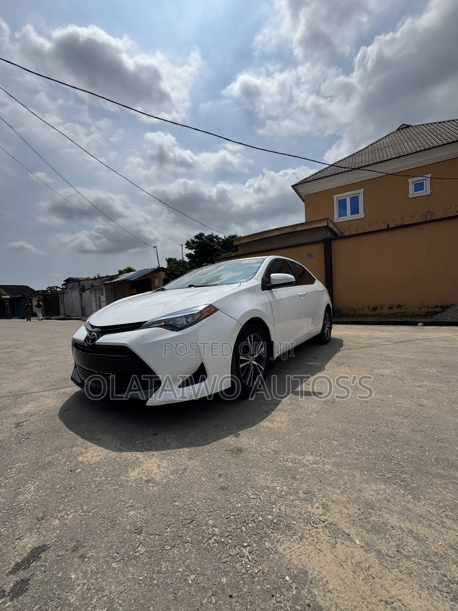 Toyota Corolla LE ECO 4dr Sedan (1.8L 4cyl CVT) 2017 White