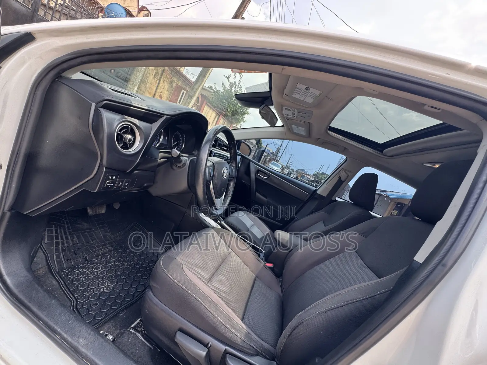Toyota Corolla LE ECO 4dr Sedan (1.8L 4cyl CVT) 2017 White