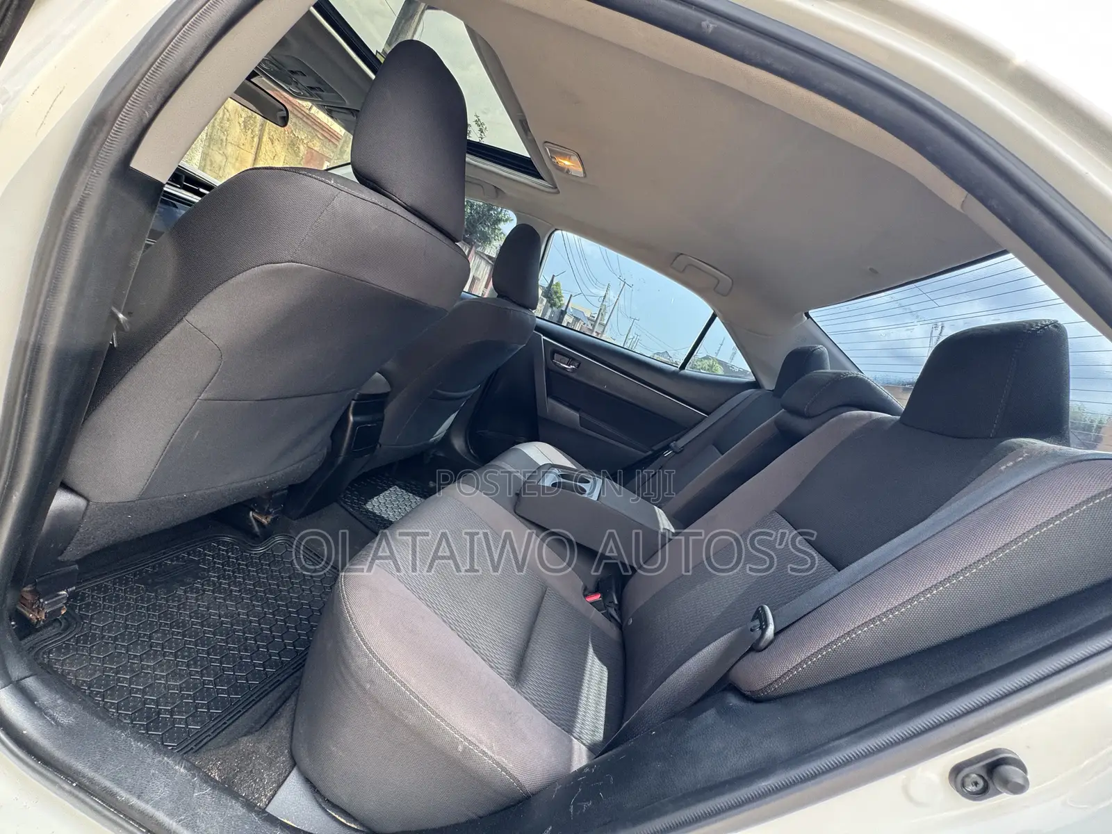 Toyota Corolla LE ECO 4dr Sedan (1.8L 4cyl CVT) 2017 White