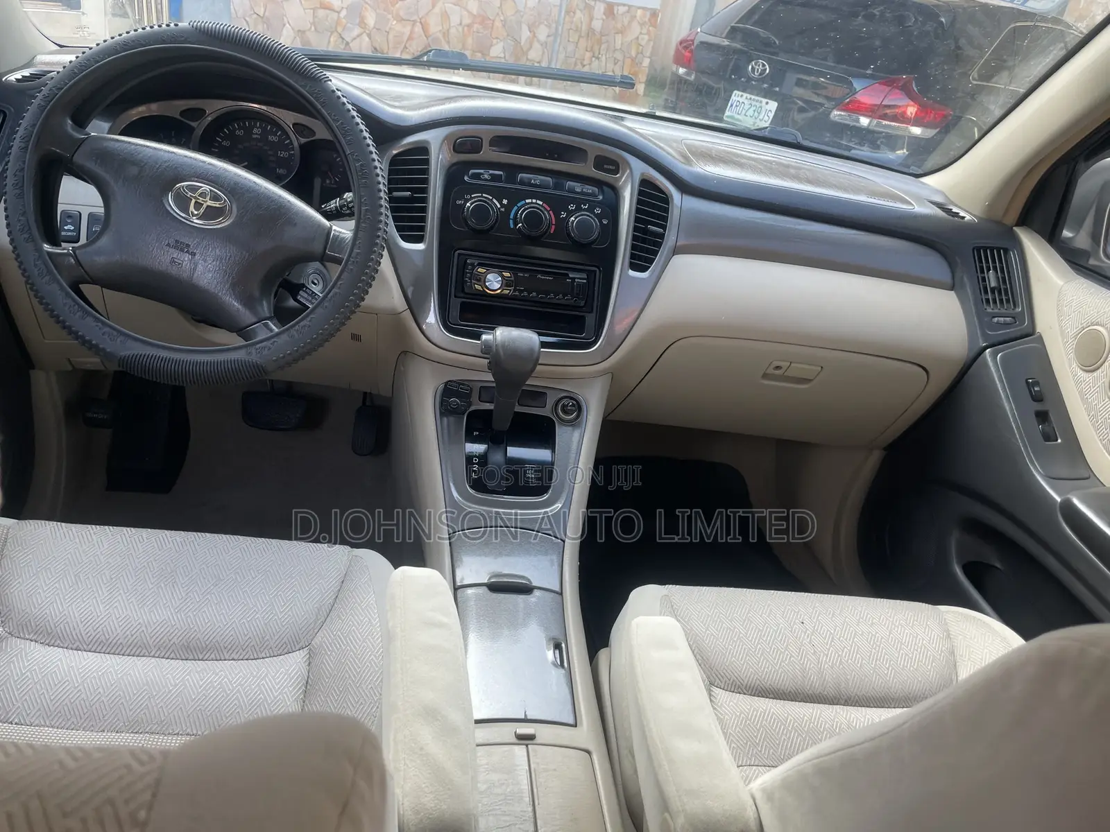 Toyota Highlander V6 AWD 2004 Gold