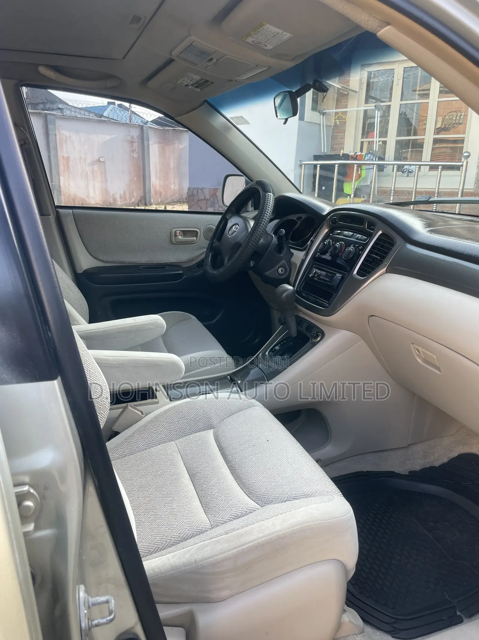 Toyota Highlander V6 AWD 2004 Gold