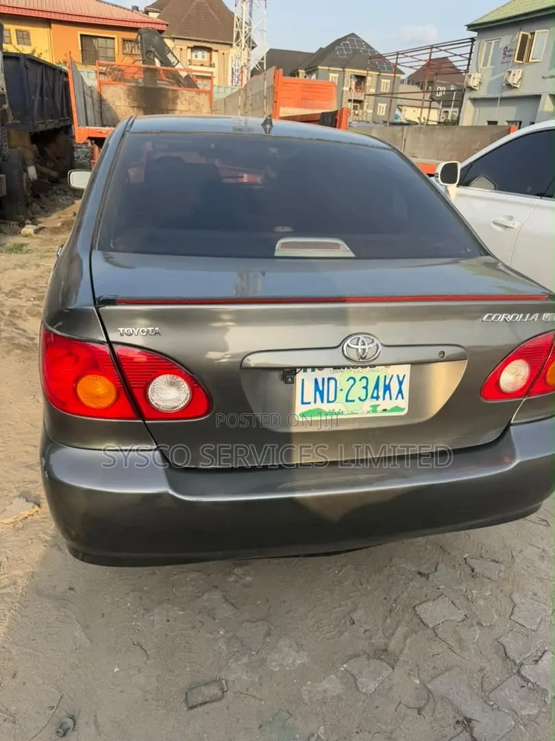 Toyota Corolla LE 2004 Gray