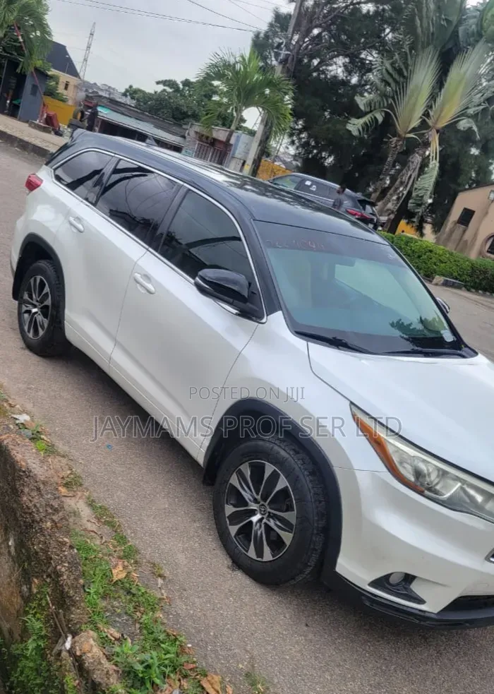 Toyota Highlander LE 4dr SUV (3.5L 6cyl 6A) 2015 White
