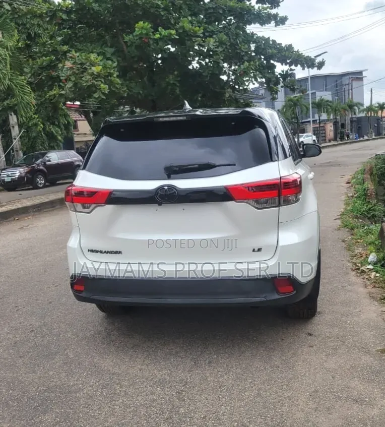 Toyota Highlander LE 4dr SUV (3.5L 6cyl 6A) 2015 White