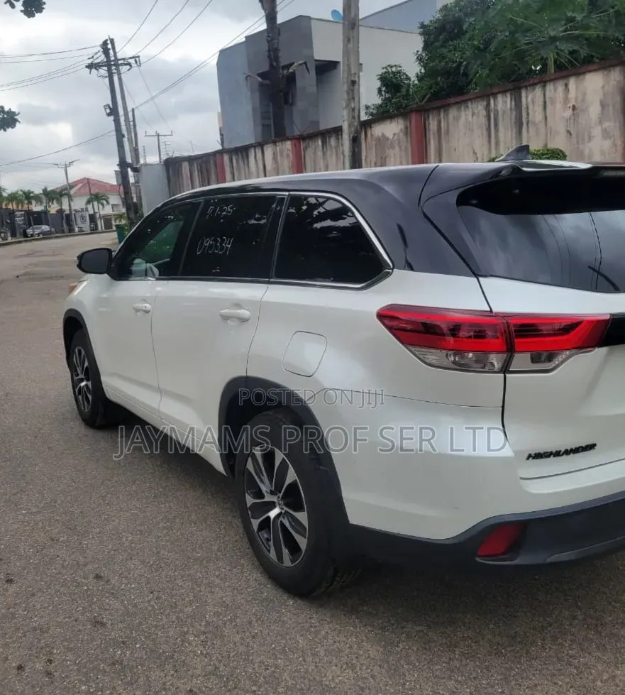Toyota Highlander LE 4dr SUV (3.5L 6cyl 6A) 2015 White
