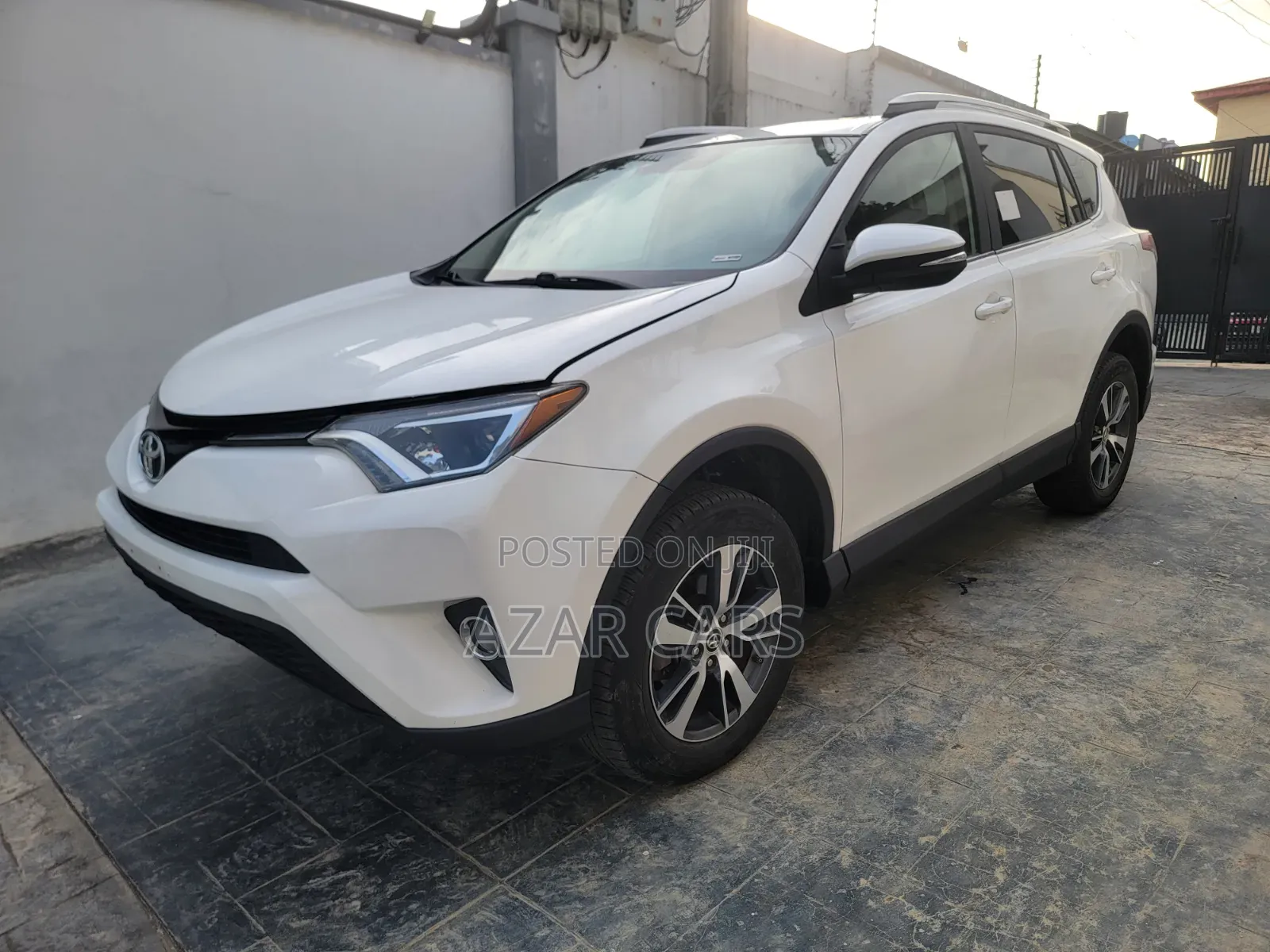 Toyota RAV4 XLE AWD (2.5L 4cyl 6A) 2016 White