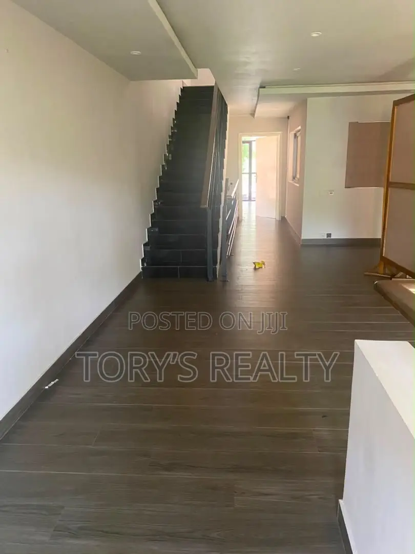 4bdrm Duplex in Gerard Road for rent
