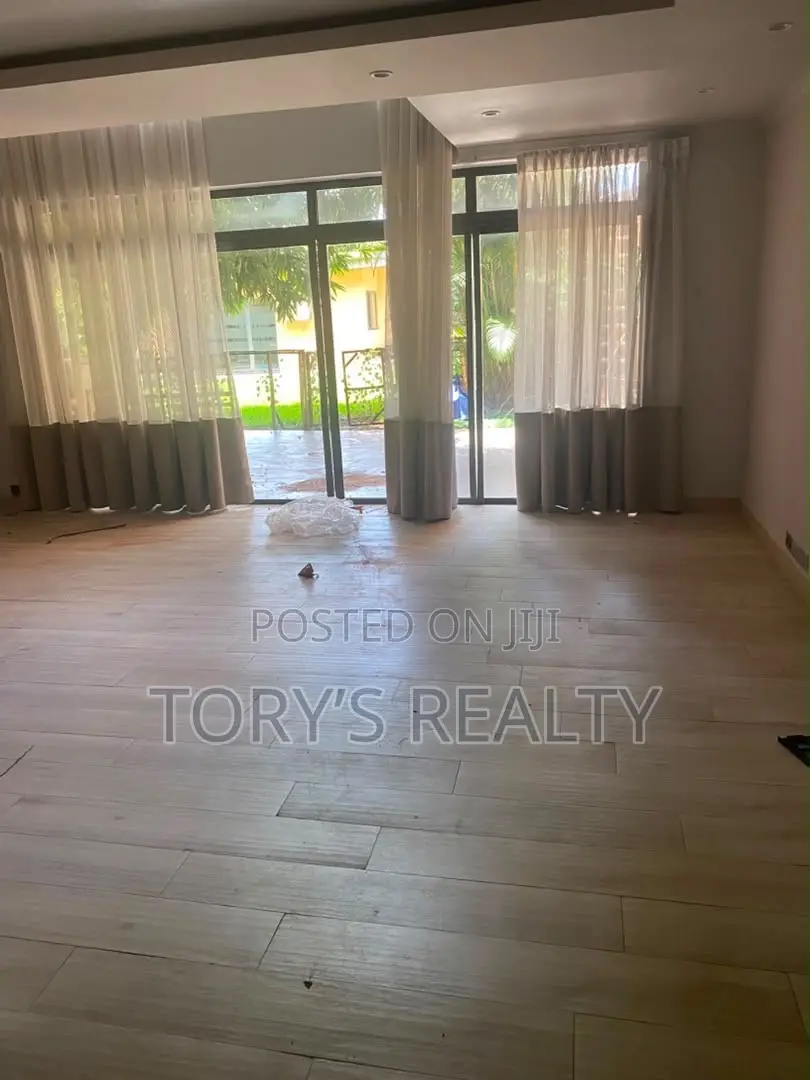 4bdrm Duplex in Gerard Road for rent
