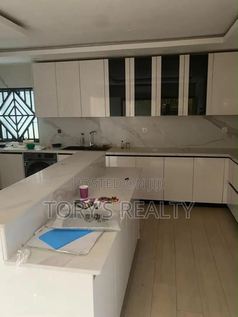 4bdrm Duplex in Gerard Road for rent