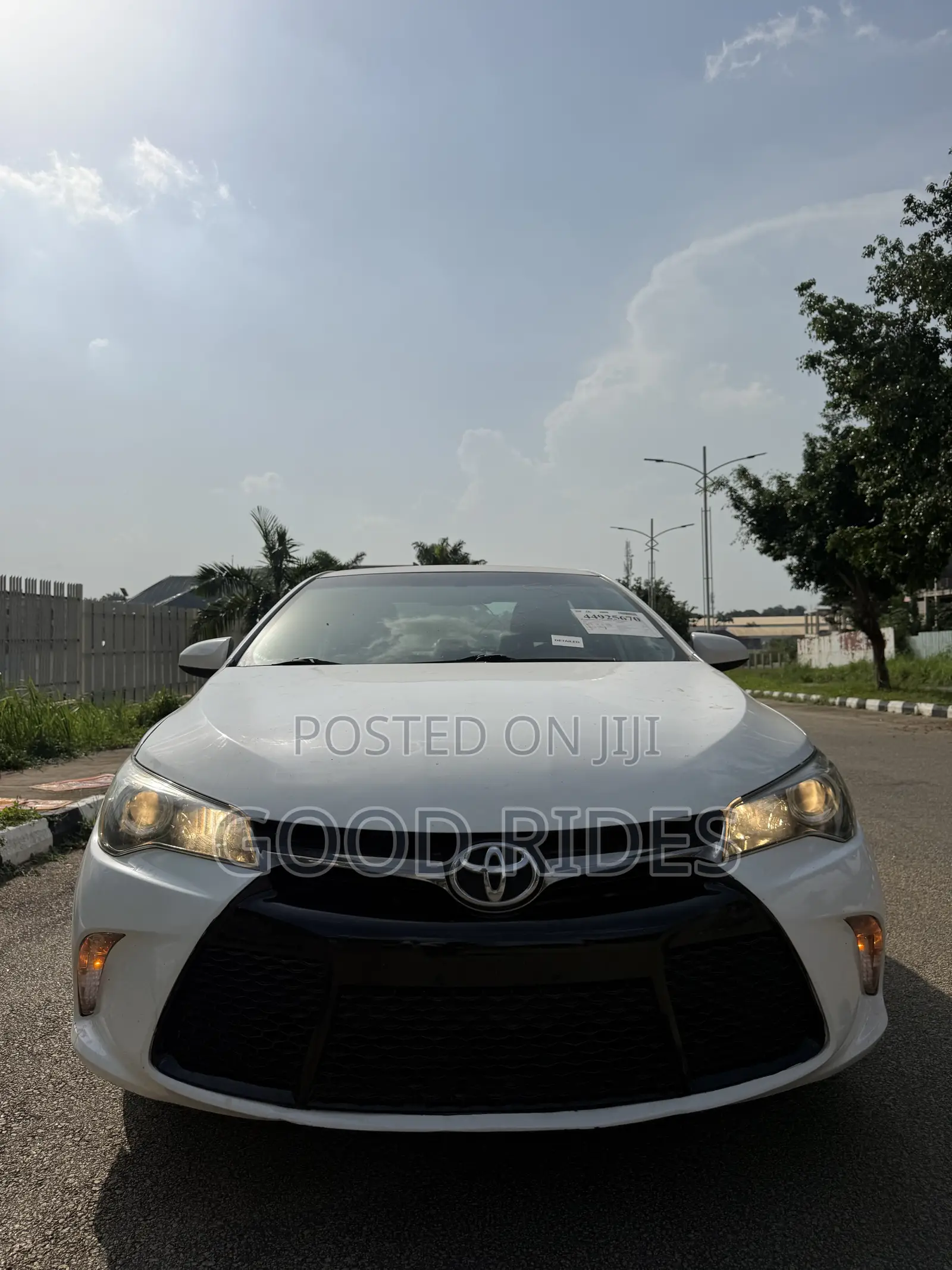 Toyota Camry SE 4dr Sedan (2.5L 4cyl 6A) 2015 White