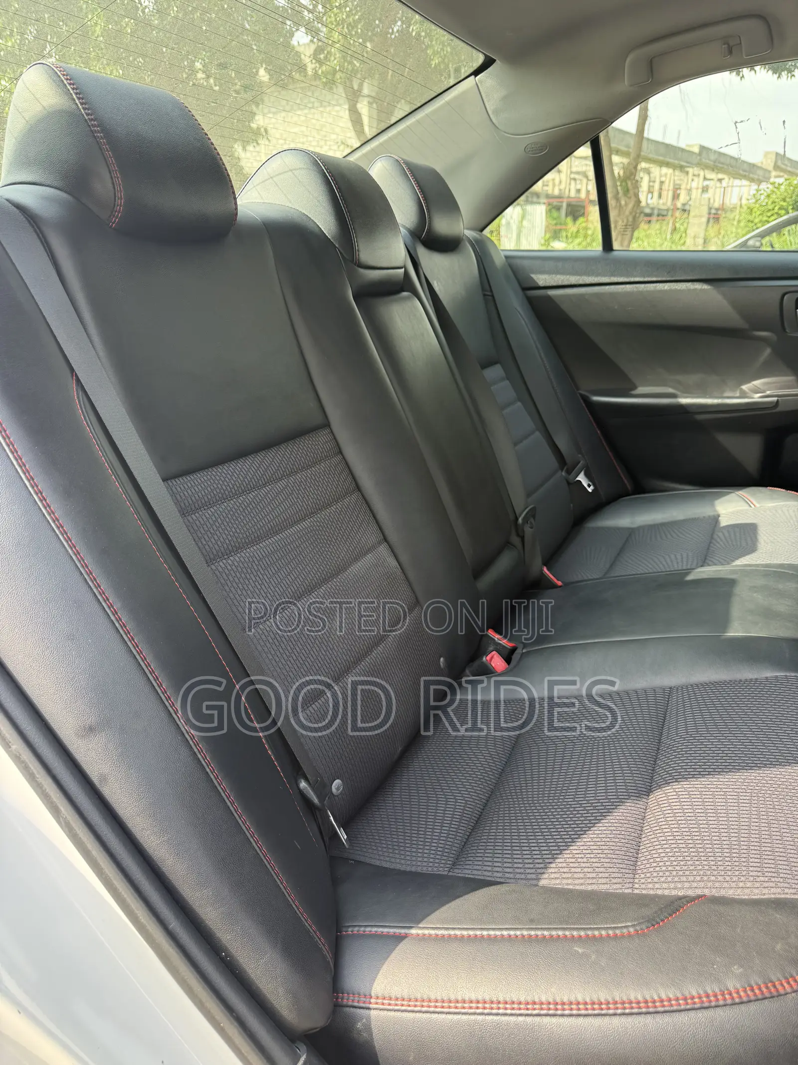 Toyota Camry SE 4dr Sedan (2.5L 4cyl 6A) 2015 White