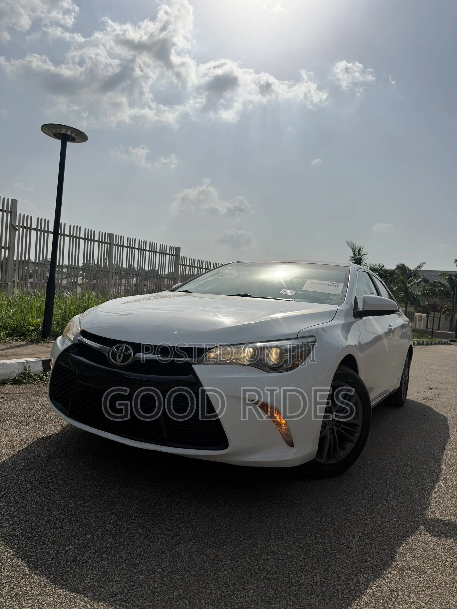 Toyota Camry SE 4dr Sedan (2.5L 4cyl 6A) 2015 White