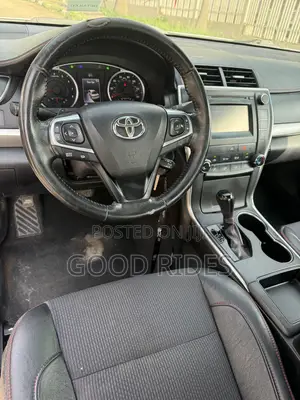Toyota Camry SE 4dr Sedan (2.5L 4cyl 6A) 2015 White