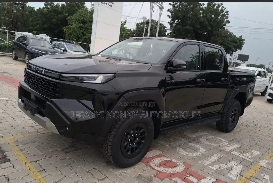 Toyota Hilux 2026 Black