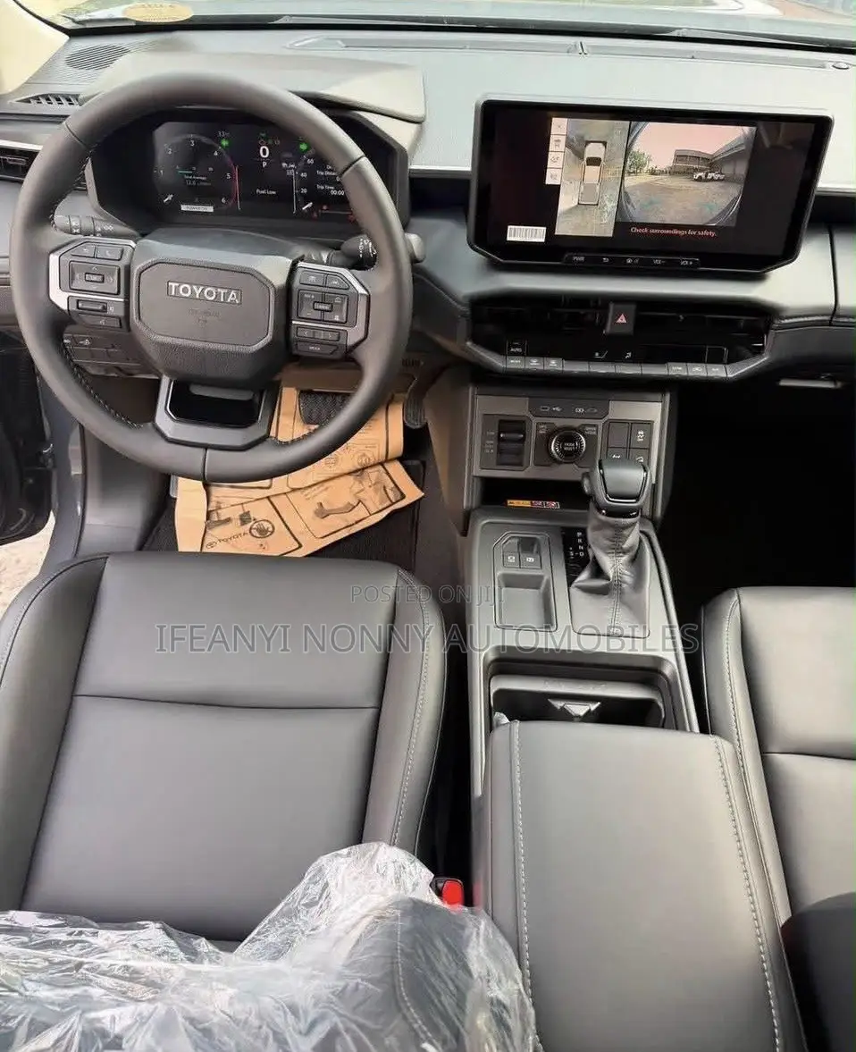 Toyota Hilux 2026 Black