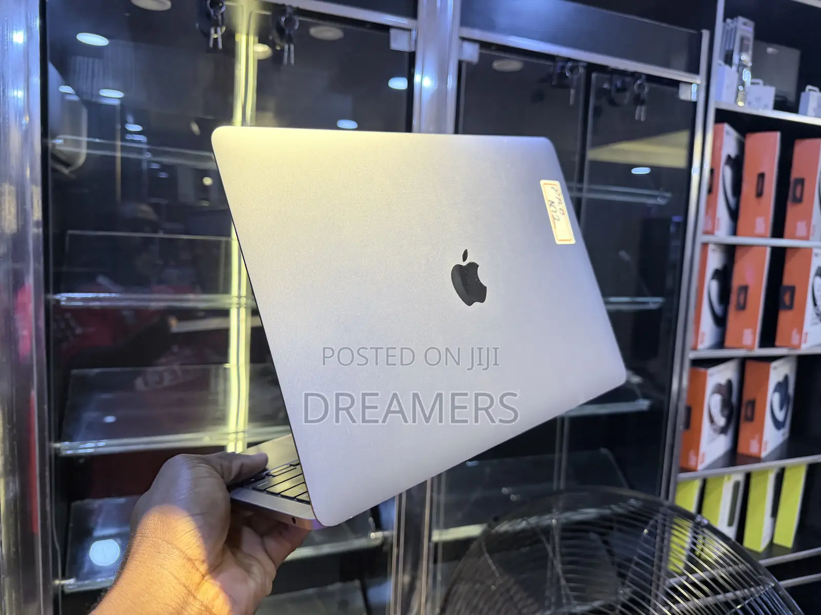 Laptop Apple MacBook Pro 2022 M2 8GB Apple M2 SSD 256GB