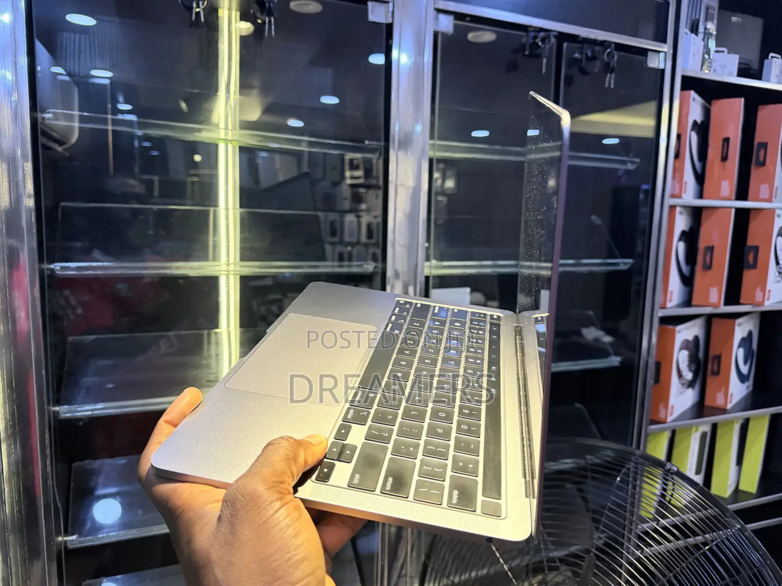 Laptop Apple MacBook Pro 2022 M2 8GB Apple M2 SSD 256GB