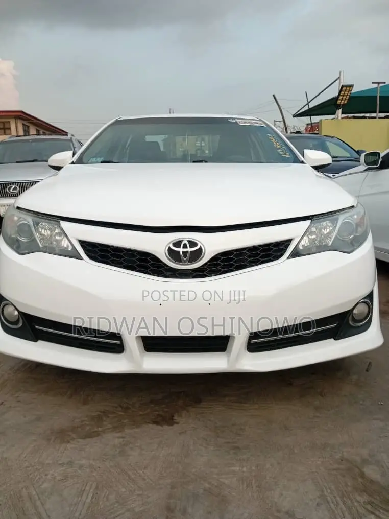 Toyota Camry SE Sport 4dr Sedan (2.5L 4cyl 6A) 2014 White